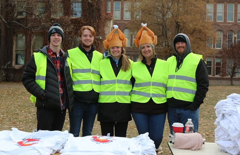 Register to volunteer for the Turkey Trot in Denver Colorado on Thanksgiving Day